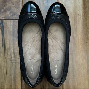 Clarks Ladies Ballerina Slip on flat Shoes Black with shine Sz 6.5